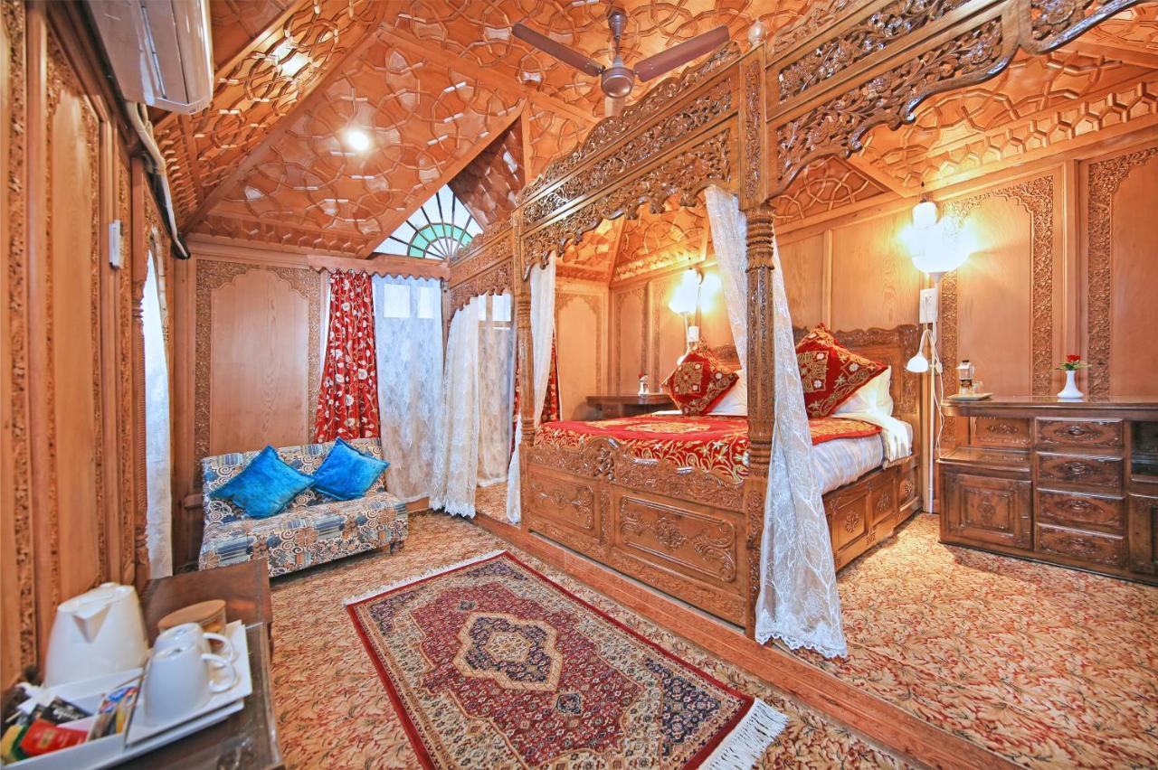 Kolu Group Of Houseboats Hotell Srīnagar Eksteriør bilde