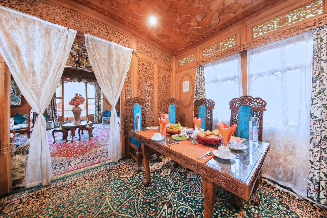 Kolu Group Of Houseboats Hotell Srīnagar Eksteriør bilde